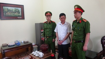 Vì sao Chủ tịch UBND và kế toán thị trấn ở Bắc Giang bị bắt?