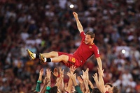 Francesco Totti dành tặng món quà bất ngờ cho fan bóng đá Việt Nam