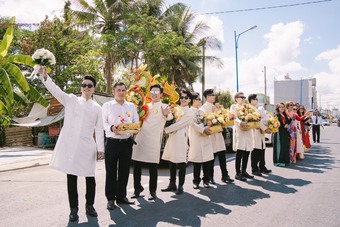 Đám cưới TiTi (HKT) tại Cần Thơ: Chú rể điển trai đón dâu bằng Rolls-Royce, dàn sính lễ bạc tỷ gây choáng