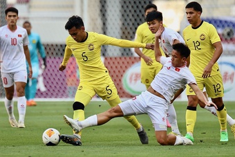 Hai ngoại binh Malaysia bất lực trước U23 Việt Nam