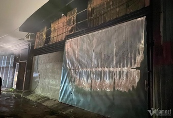 Cháy lớn thiêu rụi xưởng gỗ ở Hà Nội