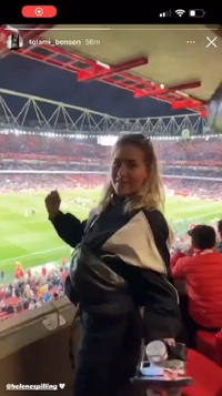 Arsenal hủy diệt Chelsea, bạn gái Odegaard ăn mừng đáng yêu