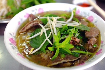Hiểm họa từ loại rau người Việt cực mê: Tưởng ngon lành nhưng rất dễ nhập viện vì rước cả "ổ sán" vào bụng