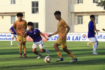Đội bóng của thầy Park lên đầu bảng, HLV U23 Thái Lan từ chức