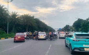 Nhóm người đi xe đạp gây rối, chửi bậy trên đường ở Hà Nội