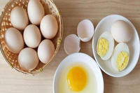 Ăn trứng gà bổ não, đẹp da nhưng những ai không nên ăn?