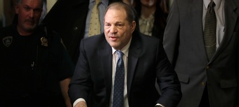 Tranh cãi khi bản án tình dục của Harvey Weinstein được lật lại