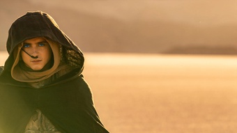 Mặc kín mít như phim ''Dune'' để chống nắng