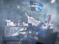 Biển người ăn mừng chức vô địch của Inter Milan