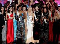 Mai Phương Thúy từng bị thất lạc 140kg hành lý, phải mặc lại trang phục trong Miss World