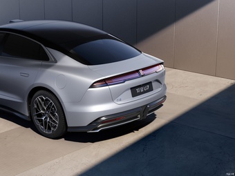 BYD ra mắt sedan điện mạnh hơn 1.300 mã lực