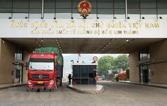 Tranh chấp trong thực hiện hợp đồng, hàng trăm xe chở hàng Việt Nam bị lưu giữ tại Trung Quốc