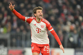 Muller hướng đến trận bán kết với Real