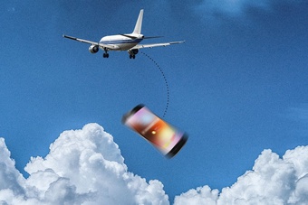 Tại sao iPhone rơi từ máy bay vẫn sống, nhưng rơi từ bàn lại hỏng?