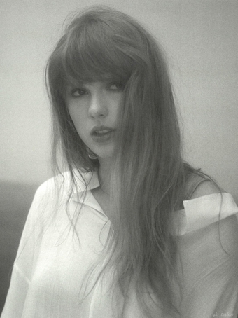 Taylor Swift tung 7749 phiên bản để tăng doanh thu album mới, song thành tích vẫn kém xa 1 người!