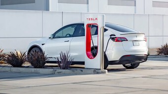 Tesla sa thải toàn bộ nhân viên mảng sạc xe điện hứa hẹn là ''mỏ vàng'' tương lai, cả làng ô tô ''đứng hình''