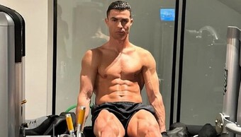 Thói quen dị của Ronaldo: Ngủ 5 giấc, nằm trong “tủ lạnh”, ăn kiểu phi hành gia