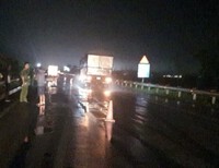Ôtô tông chết người đi bộ trên cao tốc dưới trời mưa