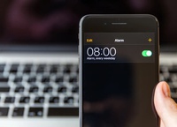 Cách sửa lỗi báo thức trên iPhone ''ngủ quên''