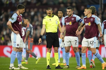 Đội nhà thảm bại, sao Aston Villa vẫn nuôi hy vọng ngược dòng
