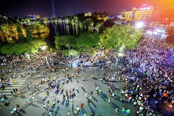 Hà Nội sắp cấm hội chợ, thể thao đông người ở phố đi bộ hồ Gươm