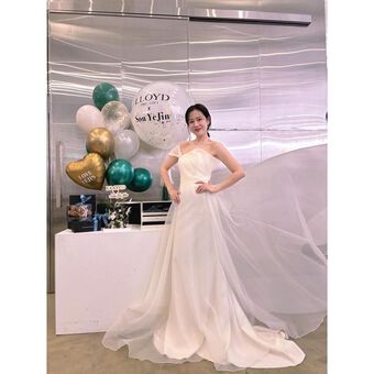 Son Ye Jin diện váy cô dâu, kỷ niệm ngày cưới với Hyun Bin?