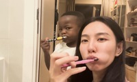 Ba Hoa hậu Thùy Tiên gặp Quang Linh Vlogs, ông chủ team châu Phi bị "khui" ảnh thoải mái như người nhà