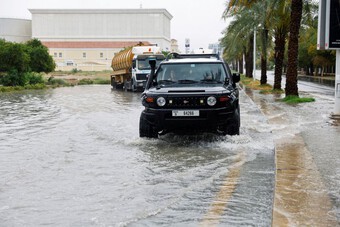 Dubai tiếp tục ngập lụt nghiêm trọng: Hàng loạt chuyến bay bị hủy, trường học và văn phòng nhận lệnh đóng cửa
