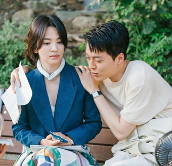 Song Hye Kyo và mối lương duyên éo le: Người tình kém nhiều tuổi, vừa công khai nhận nhiều chỉ trích