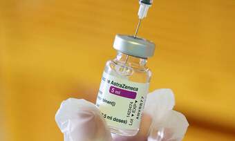 Từng tiêm vaccine COVID-19 AstraZeneca, có cần xét nghiệm tìm ''cục máu đông''?