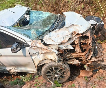 Ôtô mất lái, 5 người trong gia đình rơi xuống vực sâu ở Điện Biên