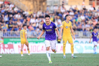 Tuấn Hải lóe sáng, Hà Nội FC vẫn phải chia điểm trên sân Vinh
