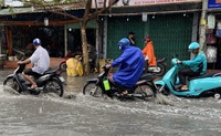 TP.HCM đón trận mưa lớn nhất từ đầu năm, nhiều tuyến đường ngập