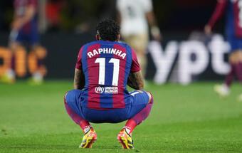 Barcelona chốt giá bán đứt Raphinha