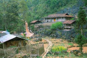 ‘Ngôi làng địa ngục’ ẩn hiện giữa núi đồi Hà Giang: Đẹp mộng mị hớp hồn du khách