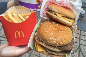 McDonald''s gây giận dữ vì quảng cáo món ăn theo cái chết của ''Mèo Béo''