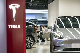 Bỏ mặc cả thế giới chạy theo mình làm xe điện, Elon Musk khiến nhà đầu tư bàng hoàng khi nói muốn biến Tesla thành ''công ty hoàn toàn khác'', việc bán xe chỉ là phụ