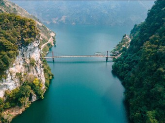 Phát hiện cây cầu treo đẹp như tranh vẽ giữa núi rừng Điện Biên, nhiều người không ngờ đây là khung cảnh tại Việt Nam