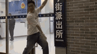 Du khách đóng giả tội phạm, mong ''bị bắt'' ở đồn cảnh sát Trung Quốc