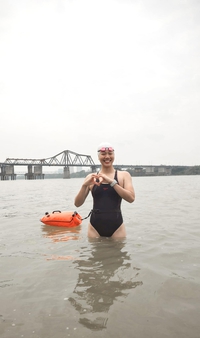 "Tiểu tiên cá" Ánh Viên rèn thể lực cực căng trước ngày đọ sức bơi lội trên sông Hồng với Bệu Bé Bỏng