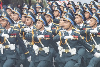 Những ánh mắt tràn ngập tự hào của "quân và dân ta" trong lễ diễu binh, diễu hành kỷ niệm 70 năm Chiến thắng Điện Biên Phủ