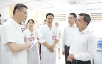 Thứ trưởng Bộ Y tế thăm nữ bác sĩ nội trú bị tai nạn hy hữu