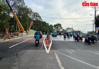 Thông xe cầu vượt tạm thứ 2 ở cửa ngõ sân bay Tân Sơn Nhất