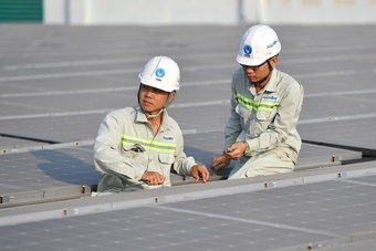 ''Nên khuyến khích bán điện mặt trời mái nhà nhưng có điều kiện''