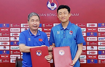 VFF ký hợp đồng với trợ lý số một của HLV Kim Sang-sik