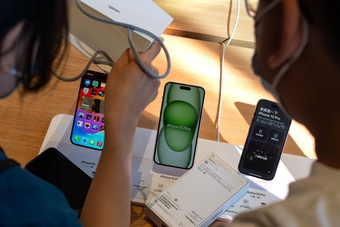 Doanh số iPhone tăng nhưng Apple chưa thể vội mừng