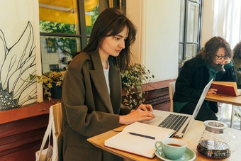 5 quy tắc bất thành văn của ''dân ôm laptop'' làm việc ở quán cà phê
